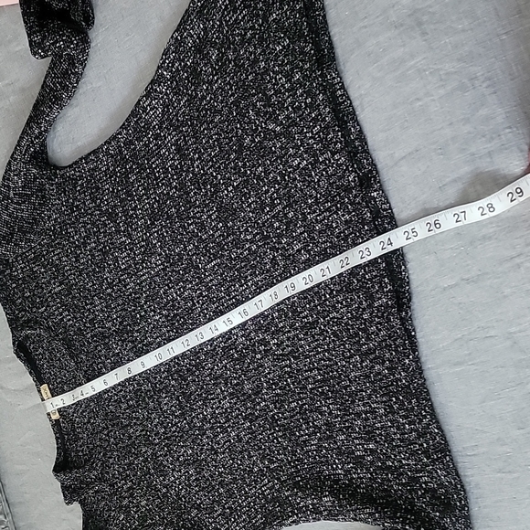 Democracy Cold Shoulder Asymmetric Knit Top - Picture 11 of 13